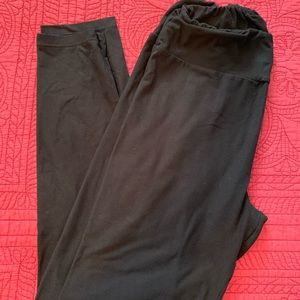 Lula Roe black one size leggings